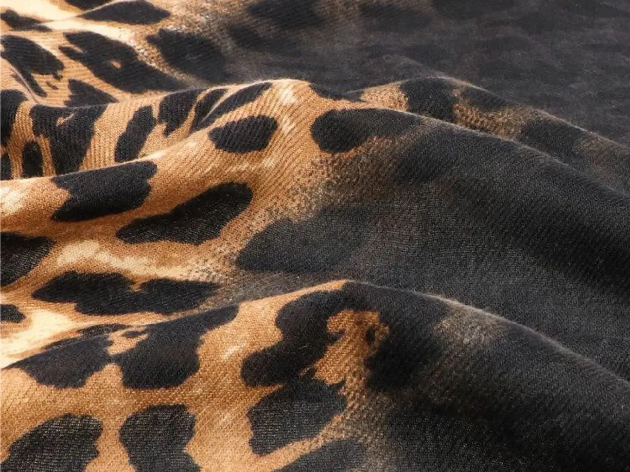 Billede 2 - Flot leopard tørklæde med frynser