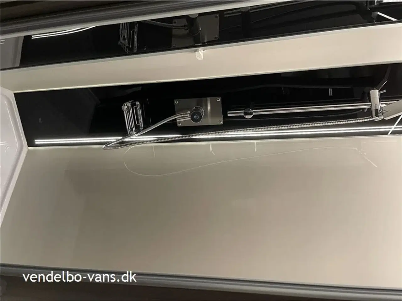 Billede 14 - 2024 - McLouis Nevis 873   180 HK og 9 trins automatgear - enkeltsenge og stor garage