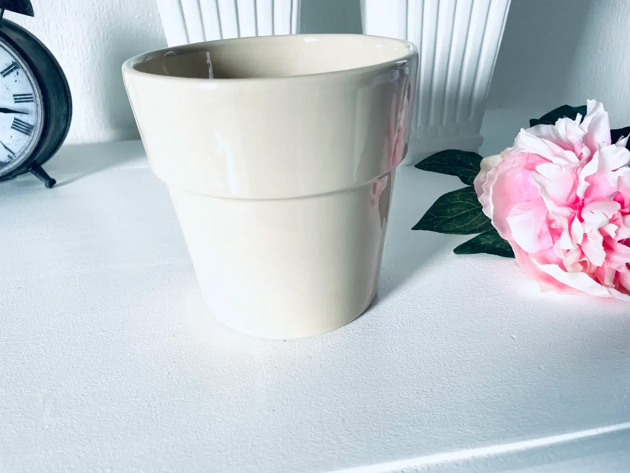 Billede 2 - Urtepotteskjuler i beige SOM NY