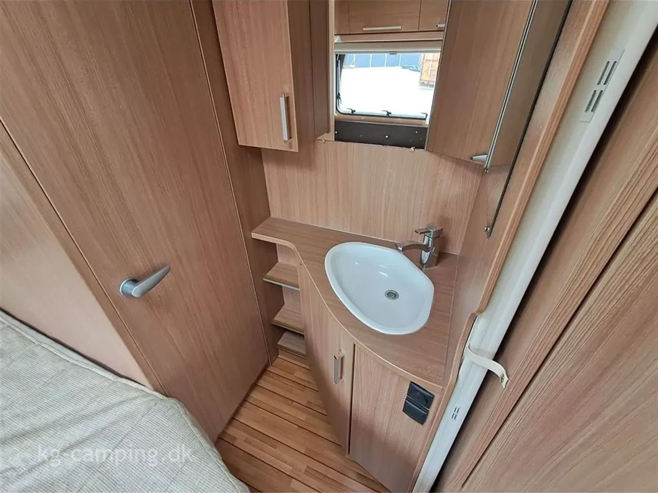 Billede 10 - 2012 - Knaus Südwind 500 FU Celebration   Velholdt 50 års Jubilæumsmodel inkl. Solcelle pakke og Isabella Commodore fortelt.