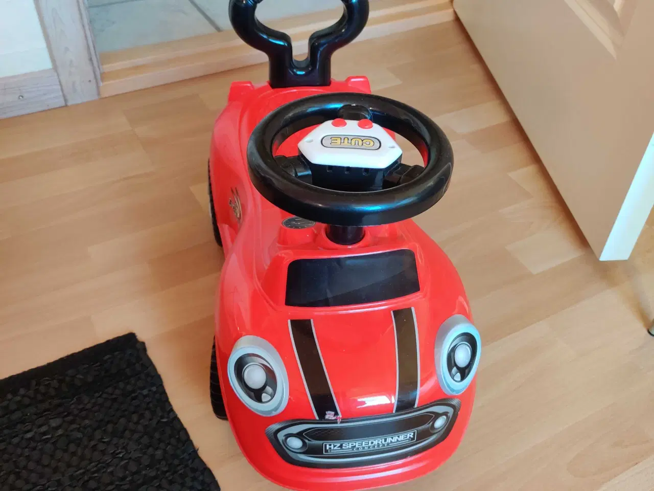 Billede 2 - Gåbil rød