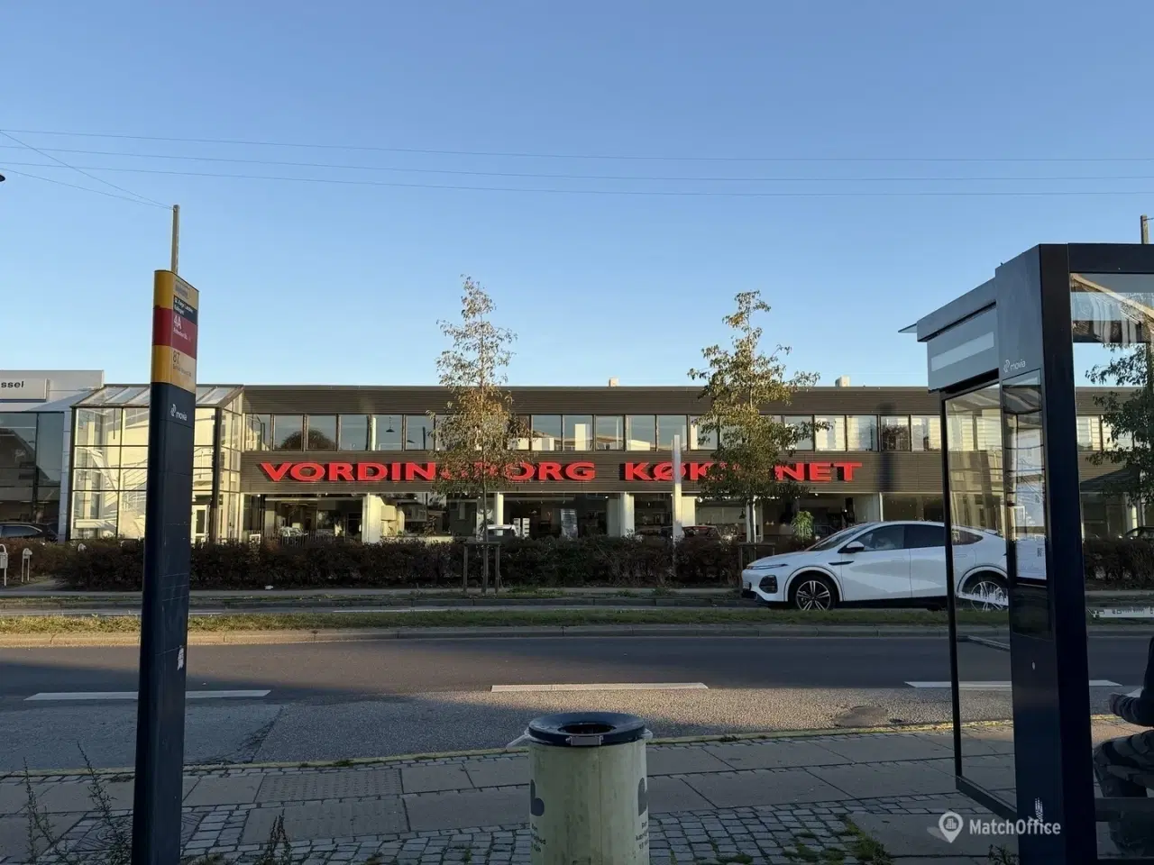 Billede 7 - Pæn & indbydende butik/showroom med stor synlighed