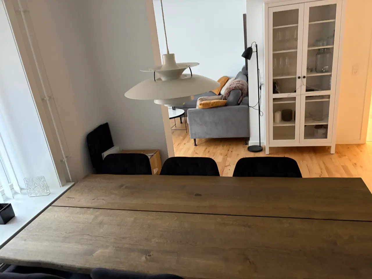 Billede 3 - Plankebord i mørk eg + 6 stole