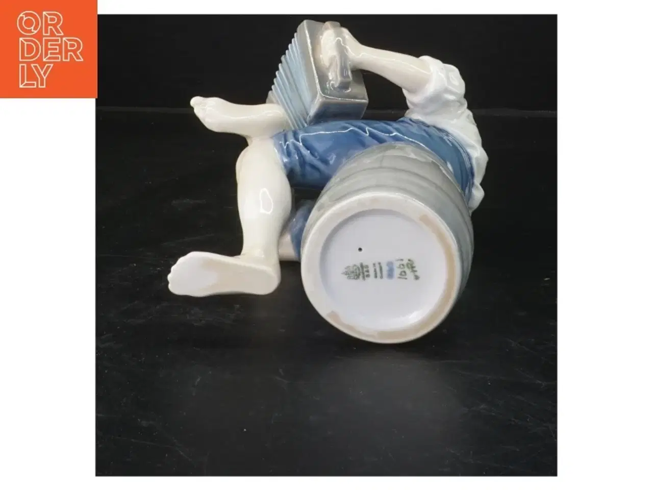Billede 2 - Porcelænsfigur af harmonikaspiller fra Royal Copenhagen (str. 22x12 cm)