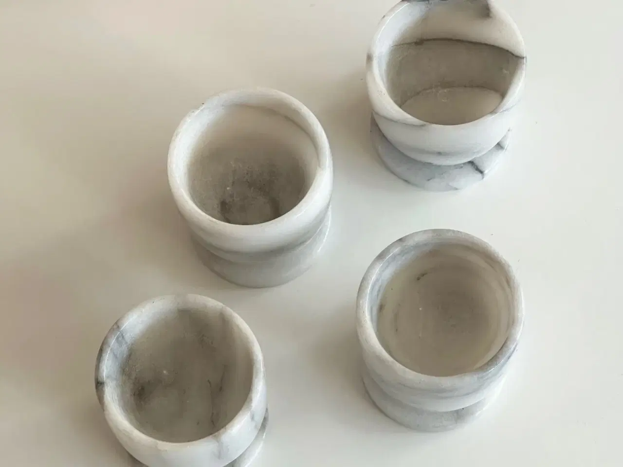 Billede 4 - Marmoræggebægre på fod, 4 stk samlet