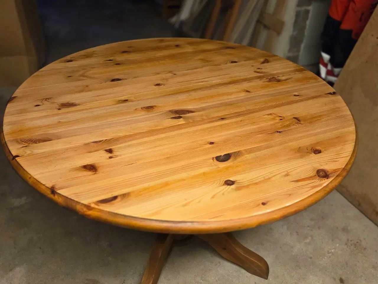Billede 16 - Spisebord i træ