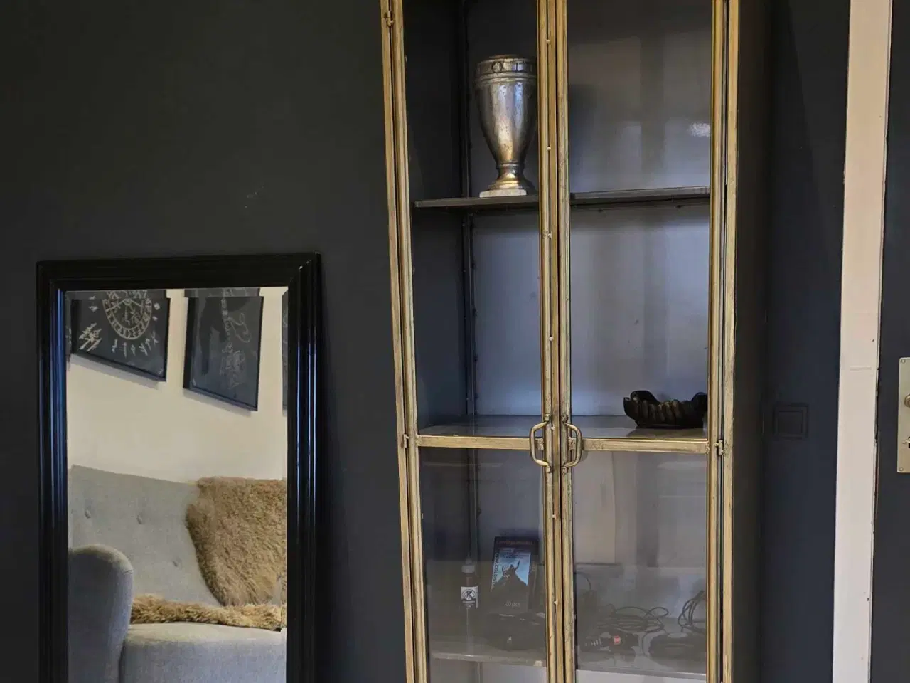 Billede 1 - DUTCHBONE Gertlush vitrineskab.