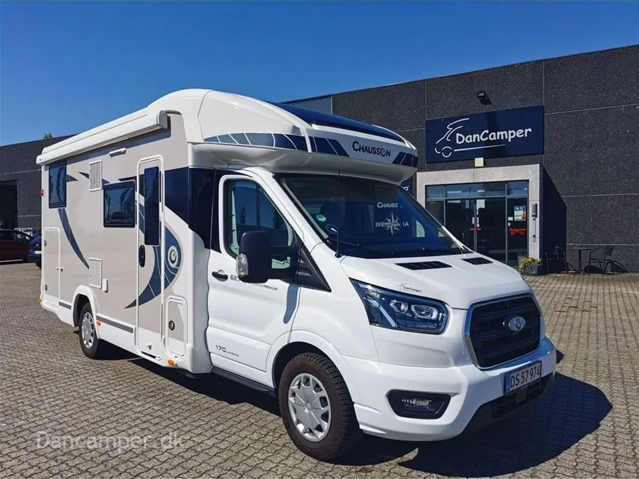 Billede 1 - 2023 - Chausson Titanium 627 GA Premium   Enkeltsenge + hæve-/sænkeseng, 5 selepladser, 4 sovepladser mulighed for 5, 170Hk Aut, Bi-Xeneon med ledlys,meget udstyr