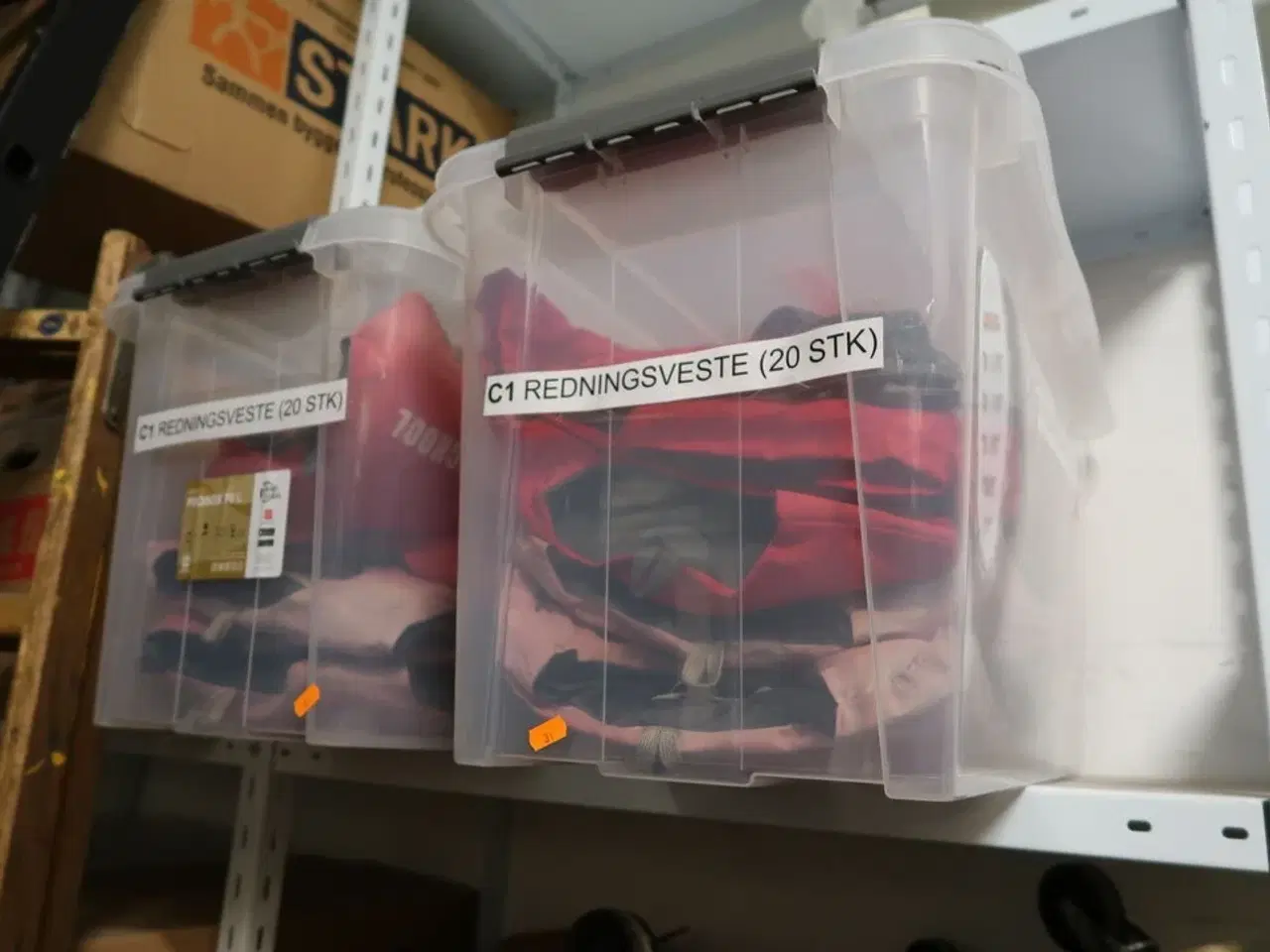 Billede 3 - 3 stk. kasser med redningsveste