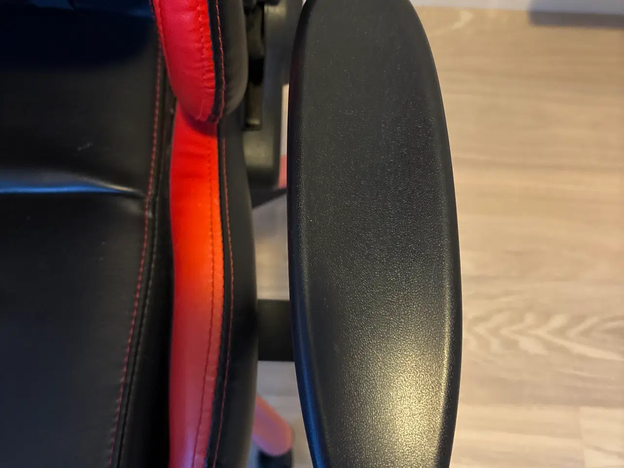 Billede 2 - Gamer stol sort og rød