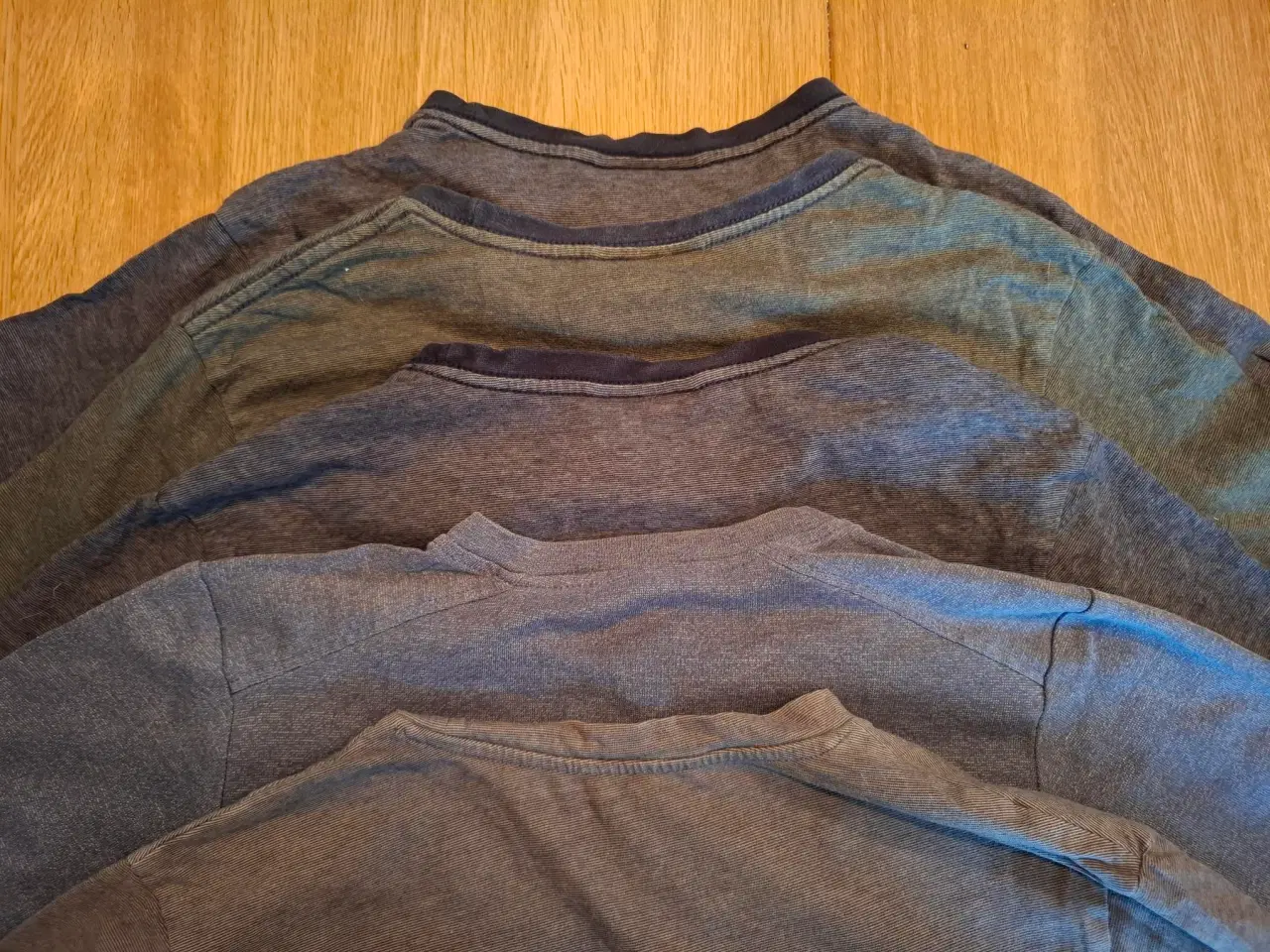 Billede 7 - T-shirts størrelse S (12-14år)