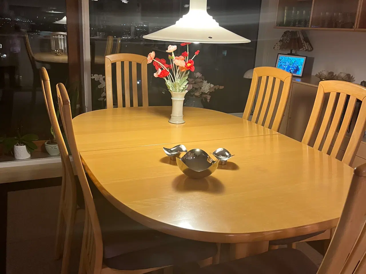 Billede 4 - Spisebord med 2 plader og 6 stole lakeret bøg