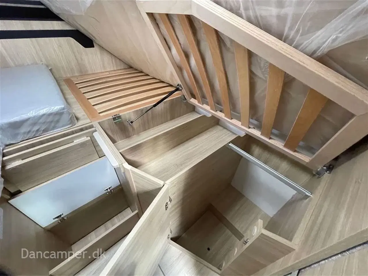 Billede 24 - 2026 - Chausson 797 Ultimate Line   Chausson 797 Ultimate Line, 140 HK, 8-trins automatgearkasse, solcelle. sænkeseng, alu.fælge og adaptiv fartpilot