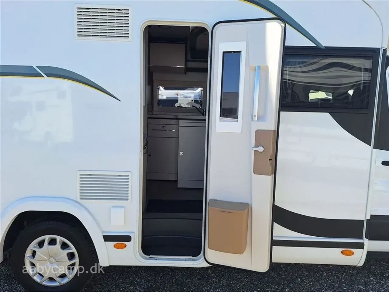 Billede 5 - 2022 - Benimar Tessoro T463 UP   solcelle. batteri. markise. 5 selepladser.