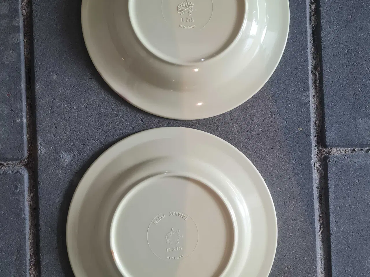Billede 2 - Rosti mepal service  /pastelgul med det gamle