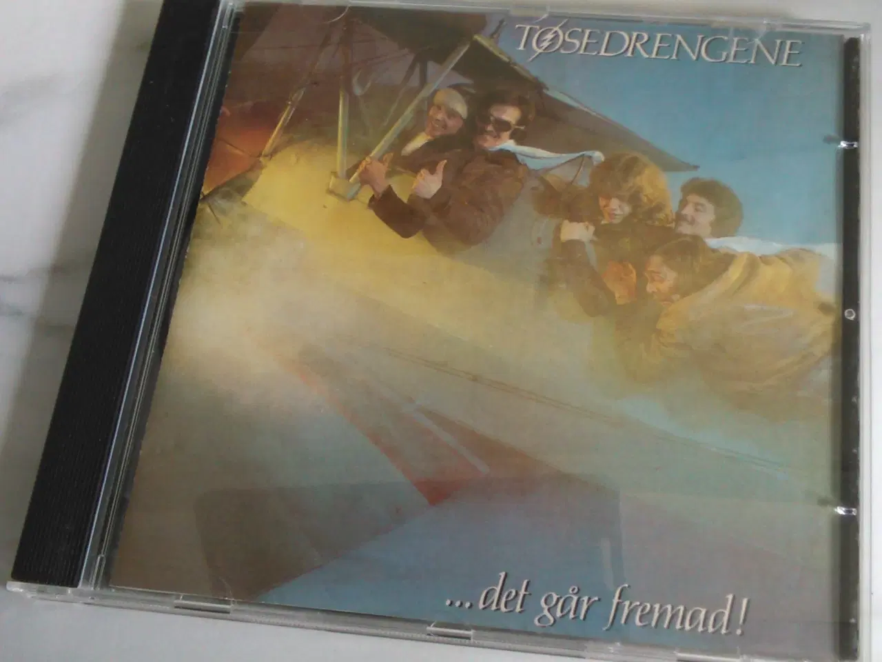 Billede 1 - TØSEDRENGENE: ... DET GÅR FREMAD! (1979 