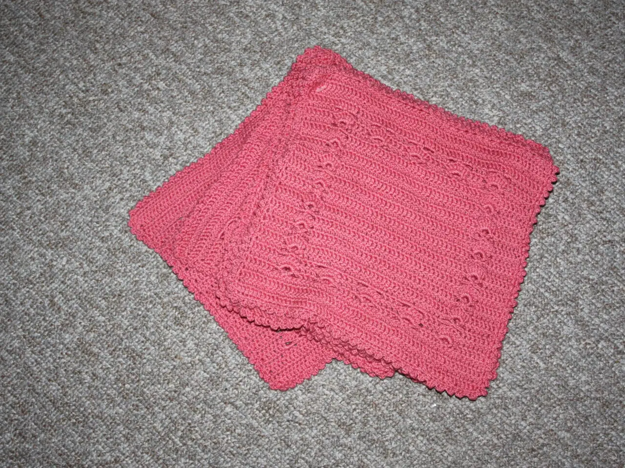 Billede 1 - Hæklede bomuld servietter eller klude 24 cm x 24 c