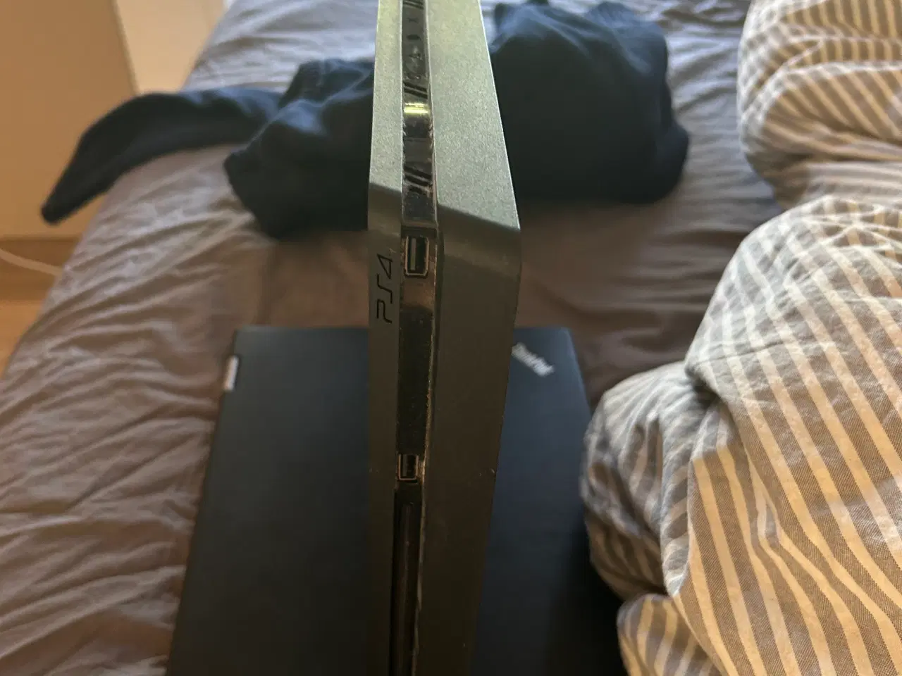 Billede 2 - Playstation 4 med ledninger og controller
