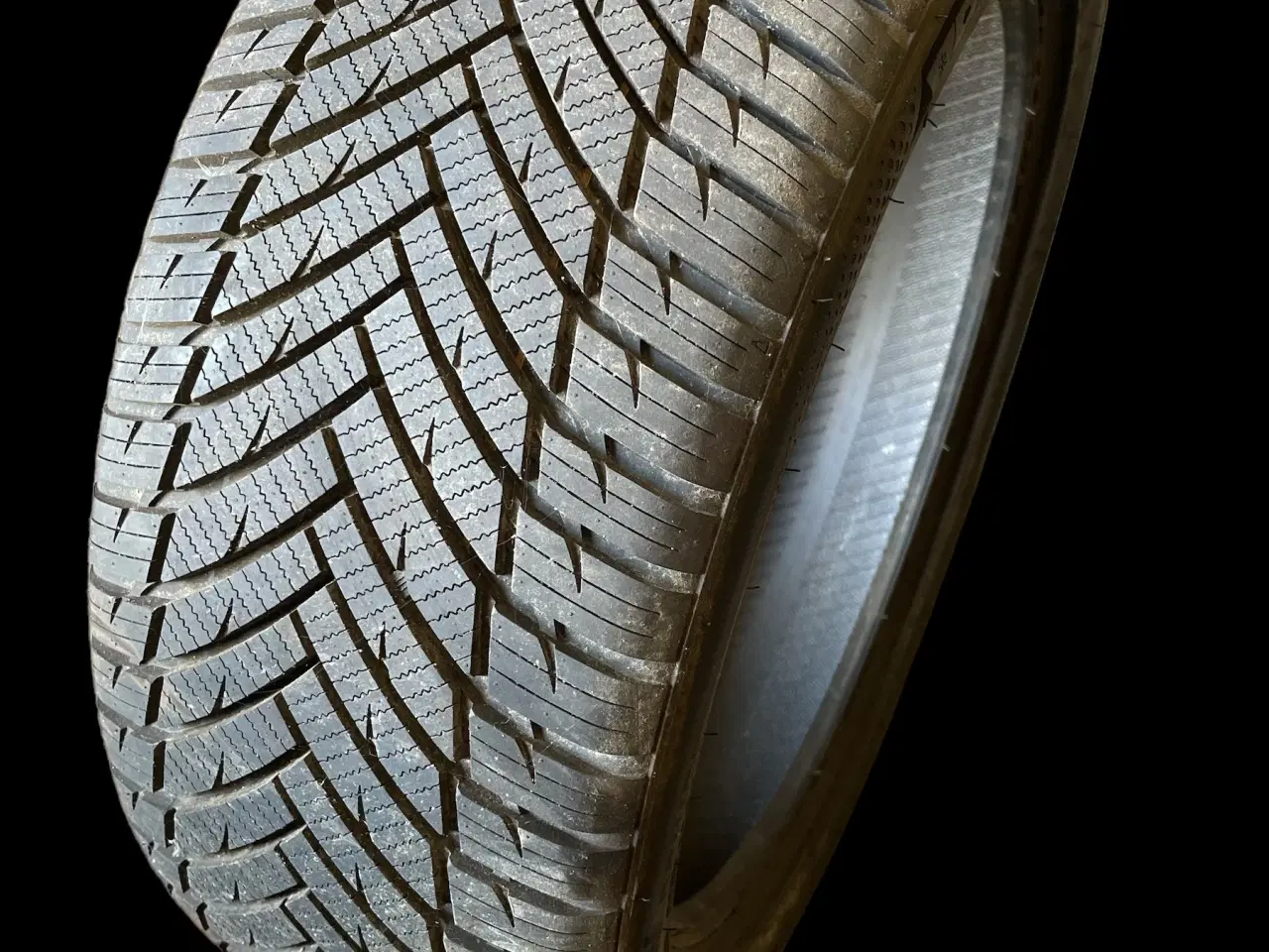 Billede 1 - 18 Imperial 225/45r18 Ref.W15 helårsdæk