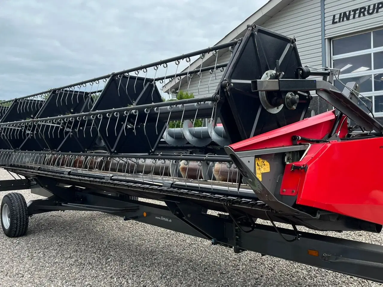Billede 21 - Massey Ferguson 7370 BETA. Gårdmaskine med kun 1080 motortimer. Med 22fod powerflov skærebord