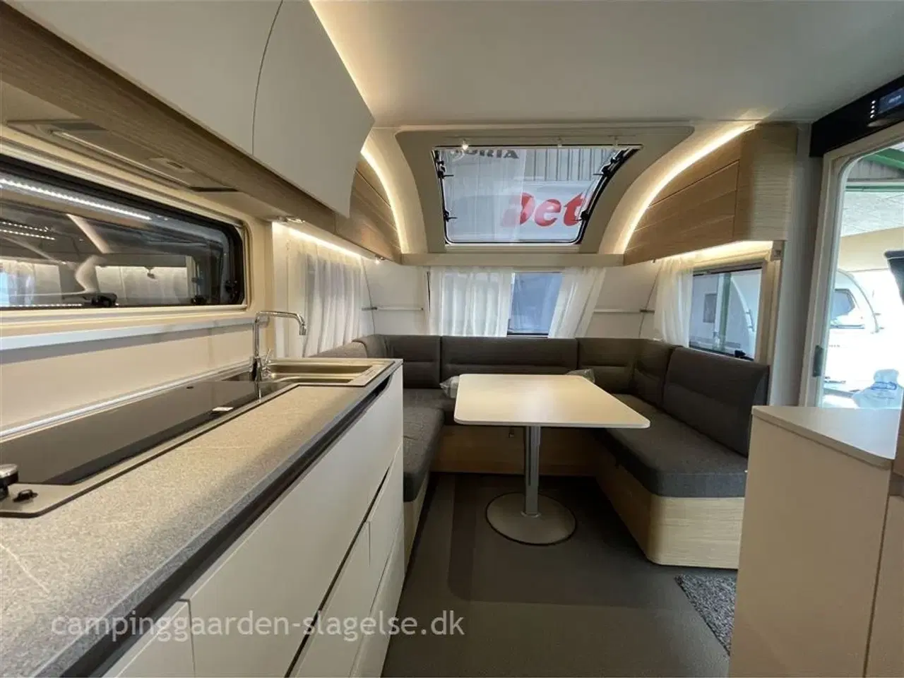 Billede 12 - 2024 - Adria Adora 613 UT Selected Edition   &amp;quot;Adria Adora 613 UT – Luksus på hjul, året rundt!&amp;quot;