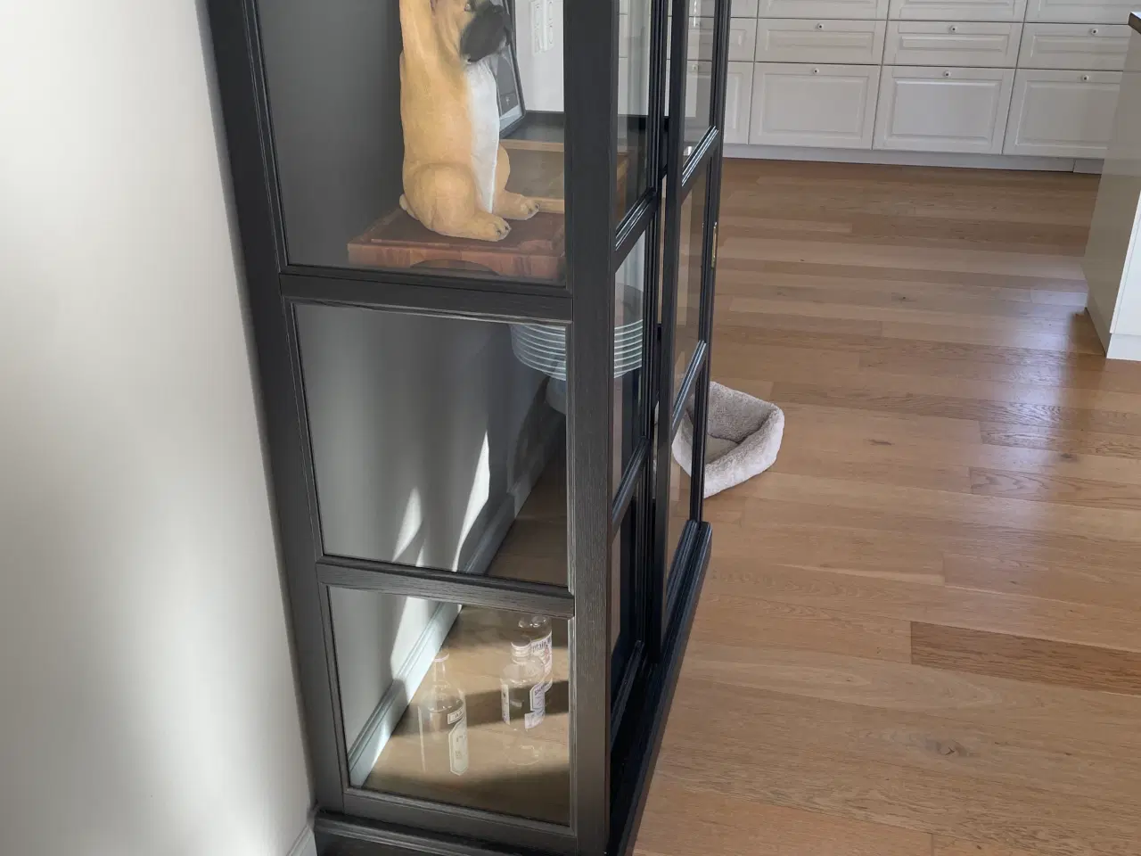 Billede 2 - Vitrineskab ikea