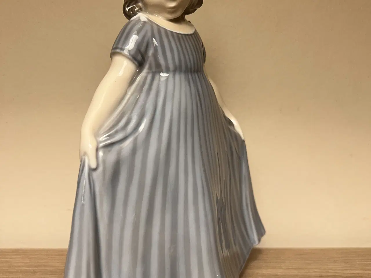 Billede 5 - Stor smuk Royal Copenhagen danserinde 