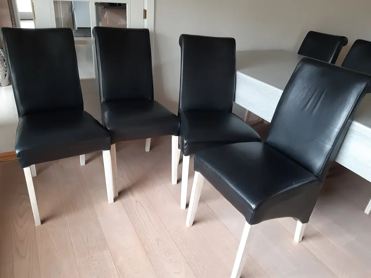 Billede 2 - Spisebordsstole i sort læder