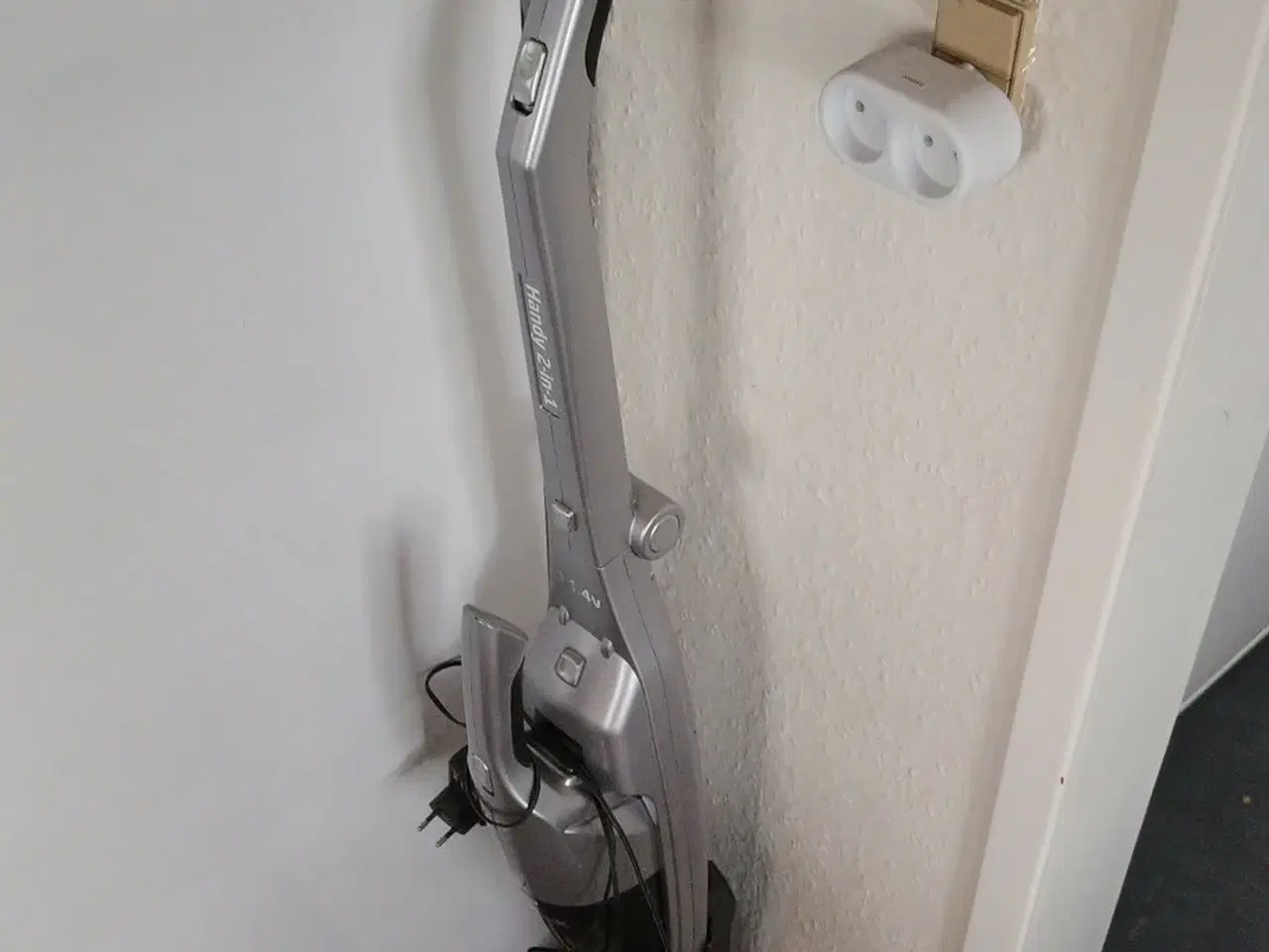 Billede 1 - Lille smart håndholdt støvsuger fra Nilfisk