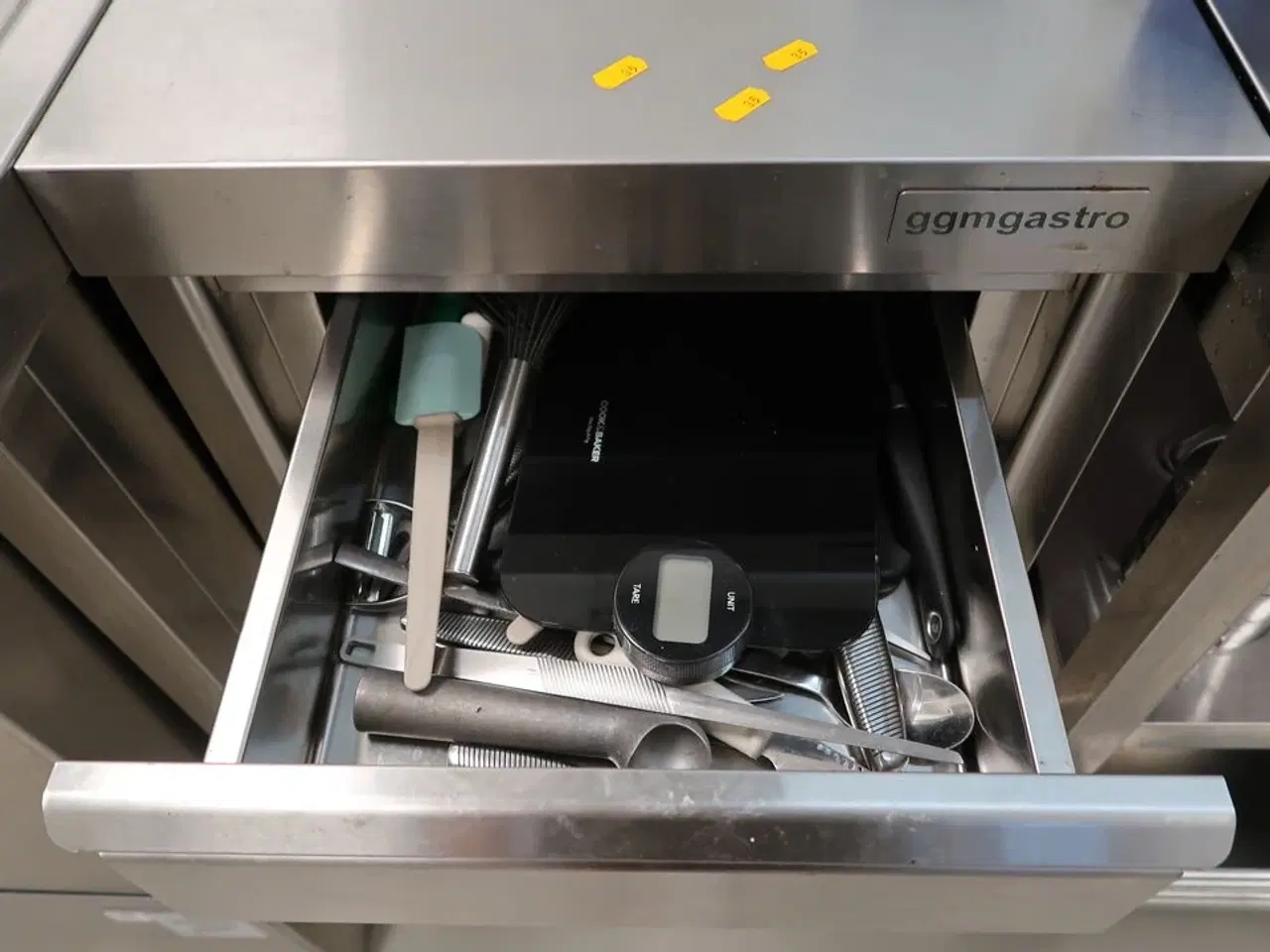 Billede 4 - Rustfri opbevaringsbord GGM GASTRO med indhold (uden maskiner)