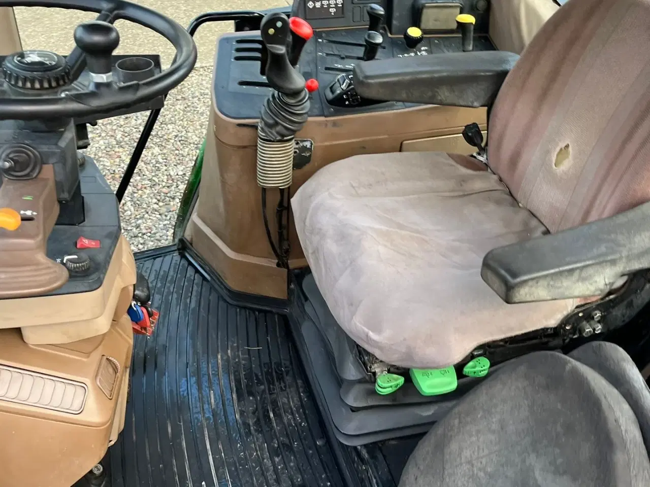 Billede 4 - John Deere 6506 Med frontlæsser og vendegear ved rattet samt nye fordæk