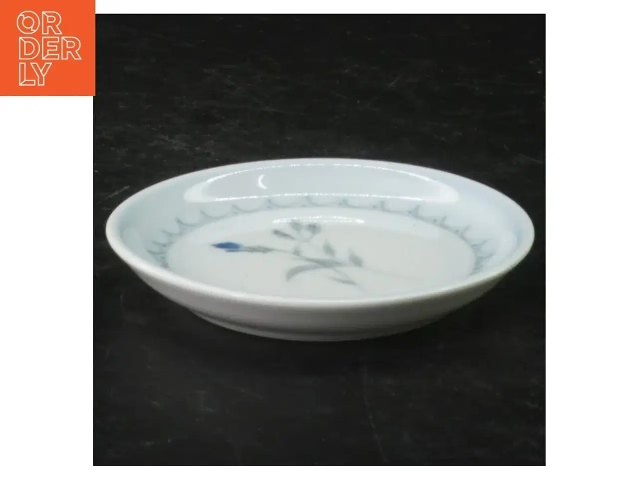 Billede 3 - Porcelænstallerken med blåt blomstermotiv, Demeter fra B&G (str. Ø. 9 cm)