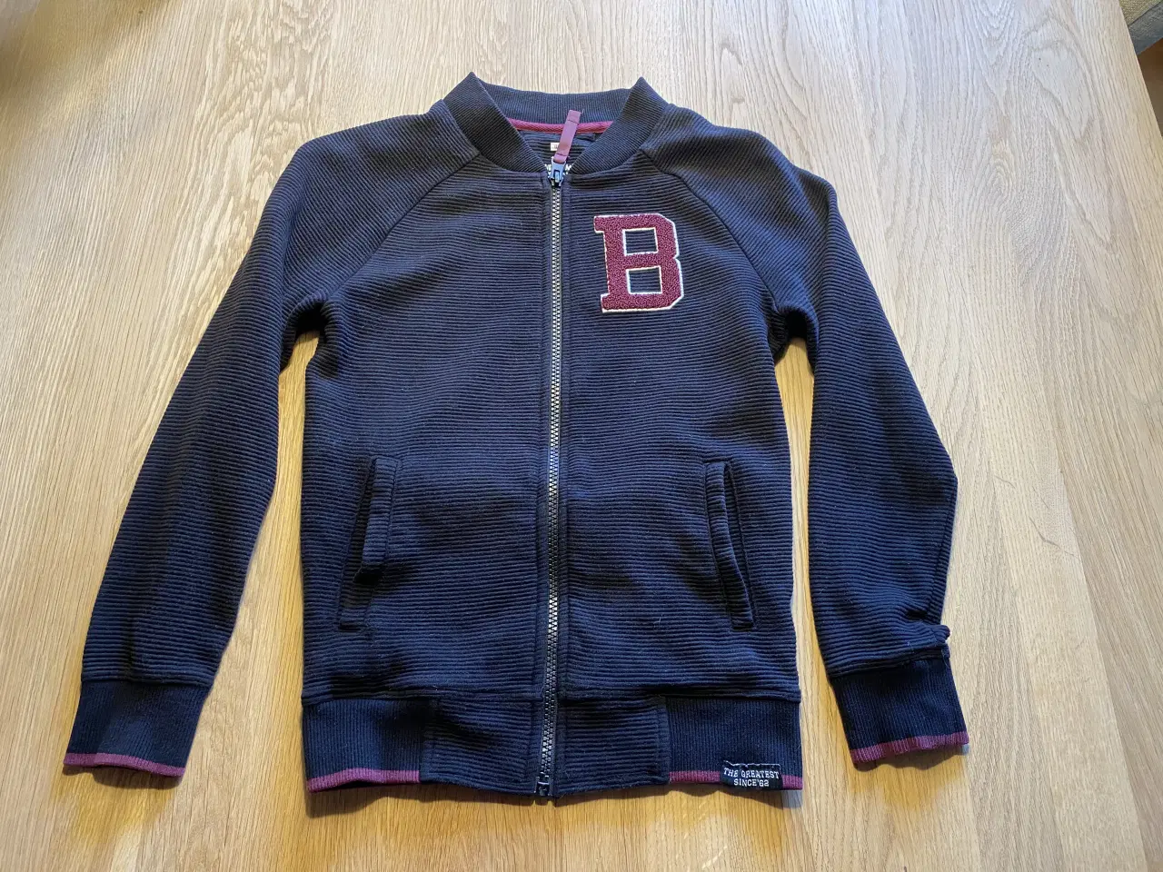 Billede 1 - Rigtig fin trøje med lynlås str. 134/140