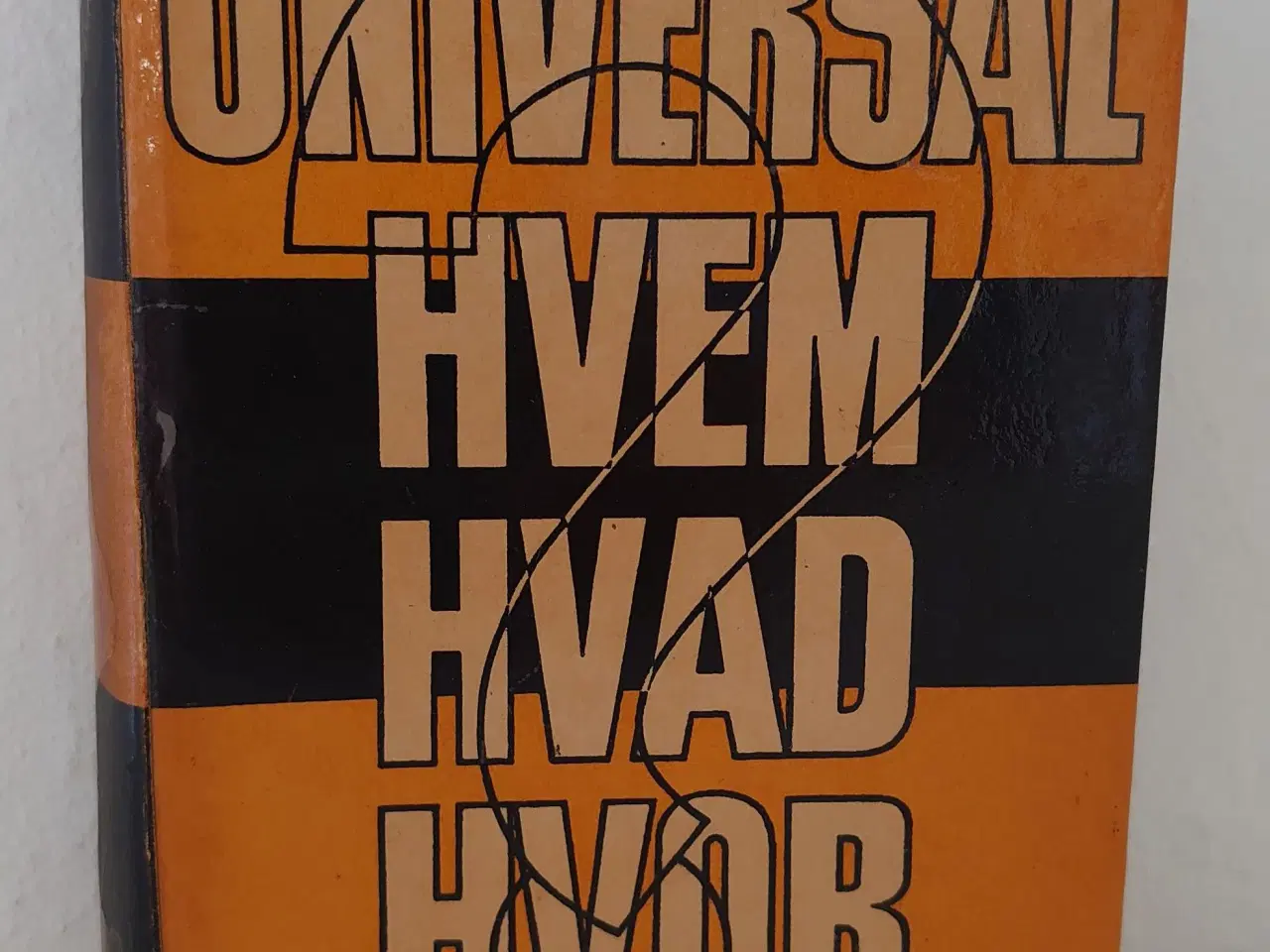 Billede 1 - Helge Larsen m.fl Universal Hvem Hvad Hvor 1934-48