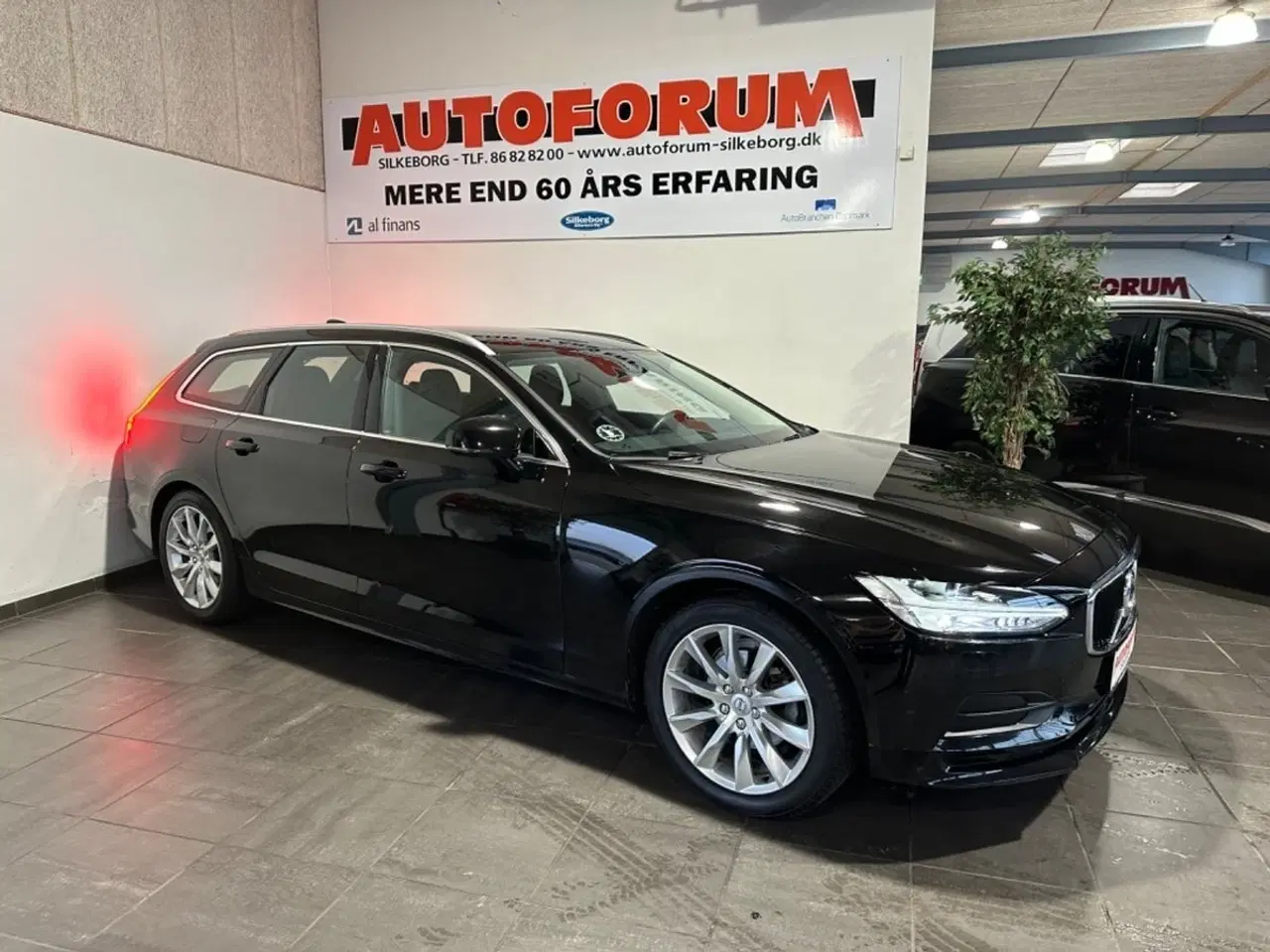 Billede 1 - Volvo V90 2,0 D4 190 Momentum aut.