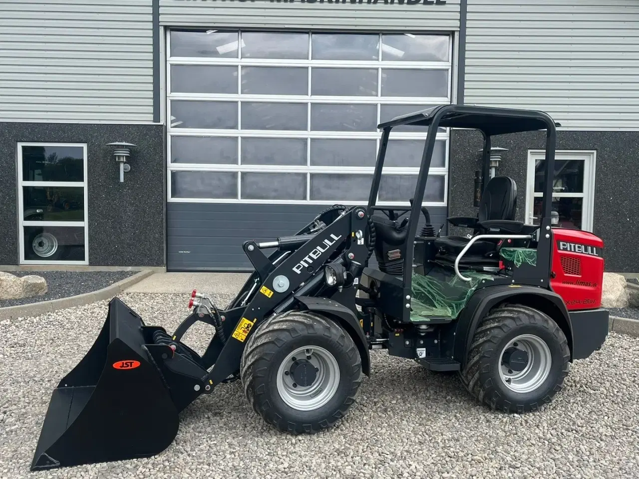 Billede 1 - Pitbull X24-26V med lyspakke og 400mm hjulmontering.