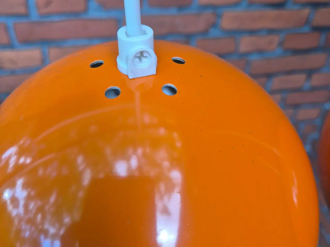 Billede 4 - To orange kuglelamper 