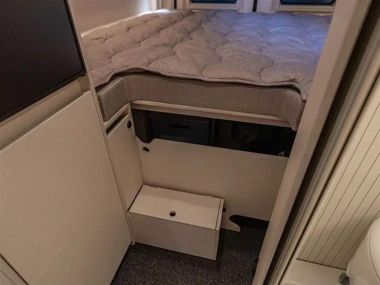 Billede 30 - 2026 - Tourne 6.4 Select aut. gear - Black Tournes topmodel med langsgående senge