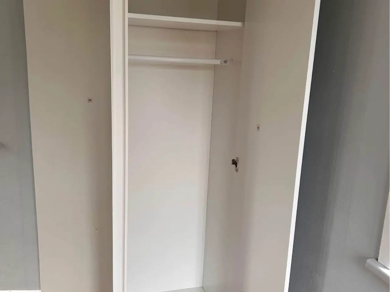 Billede 4 - Flot Vedde garderobeskab fra Jysk