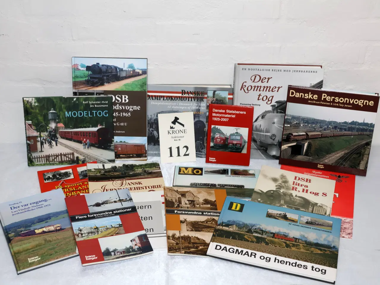 Billede 1 - 16 Stk Bøger om tog, jernbaner og stationer.