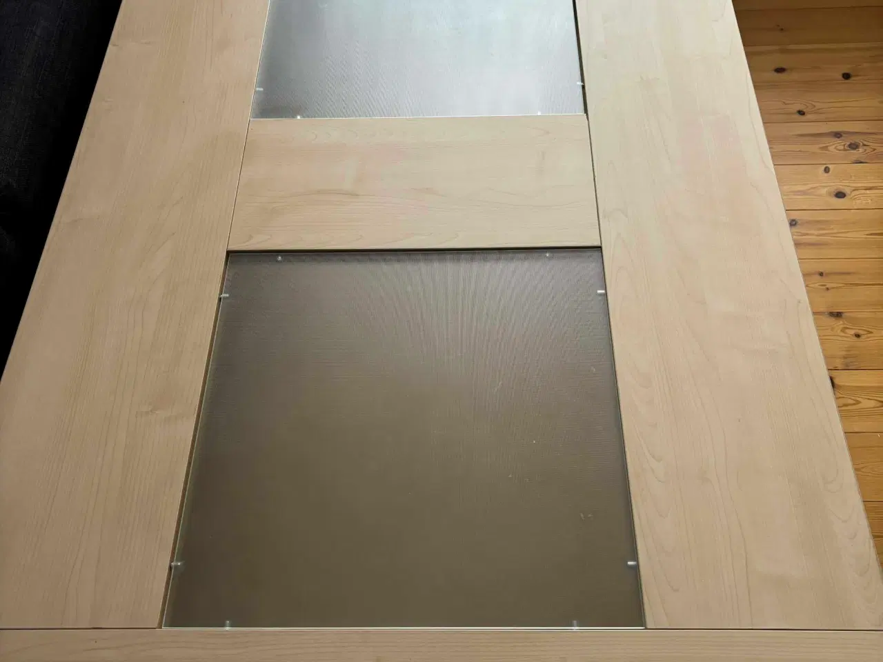 Billede 2 - Lyst stuebord /m glas