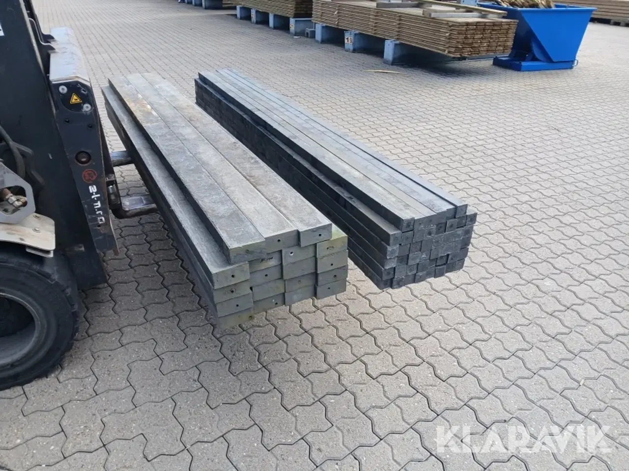 Billede 2 - Planker og stolper Retextil sort af genbrugsmateriale 19 planker og 46 stolper