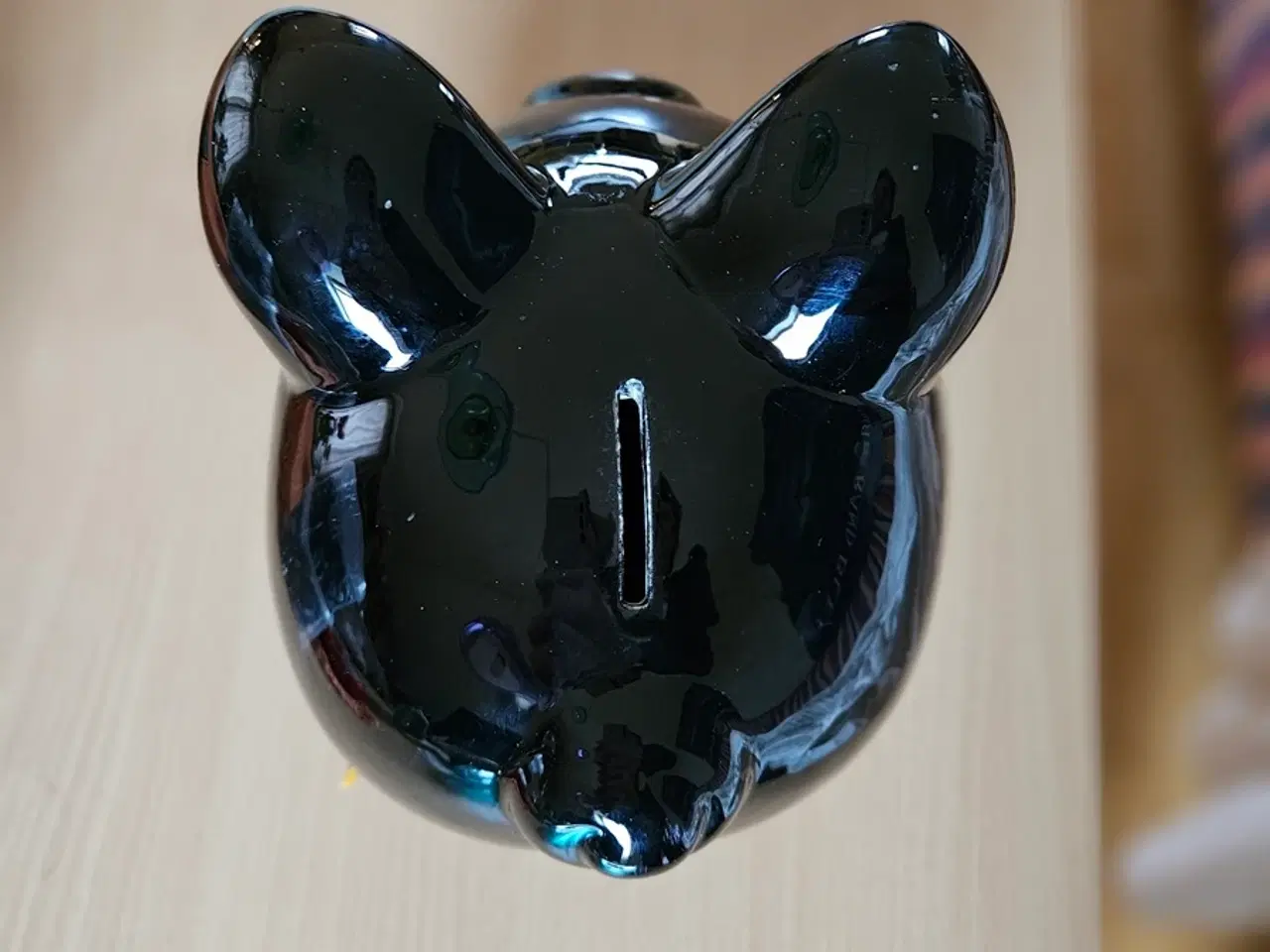 Billede 3 - Sort sparegris med intakt prop i bunden