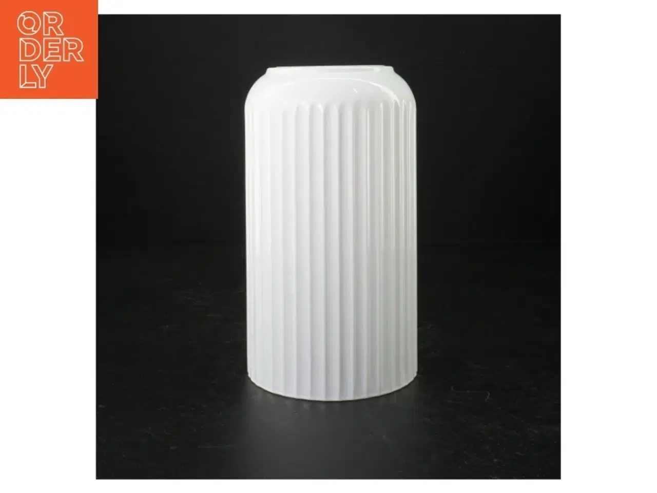 Billede 2 - Hvid porcelænsvase fra Lyngby (str. 20 cm)