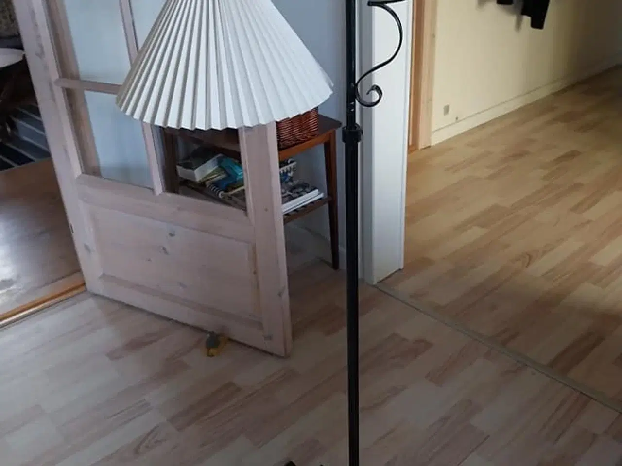 Billede 5 - gammel gulvlampe i metal