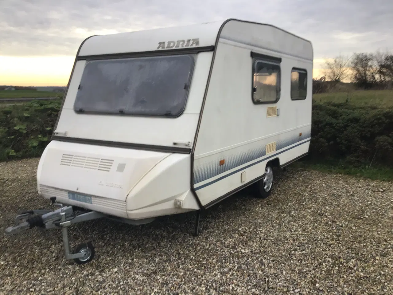 Billede 2 - Adria 400/fortelt nysynet årg 89