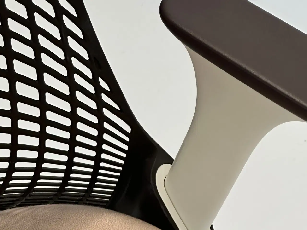 Billede 9 - Herman Miller Sayl Kontorstol (Beige)