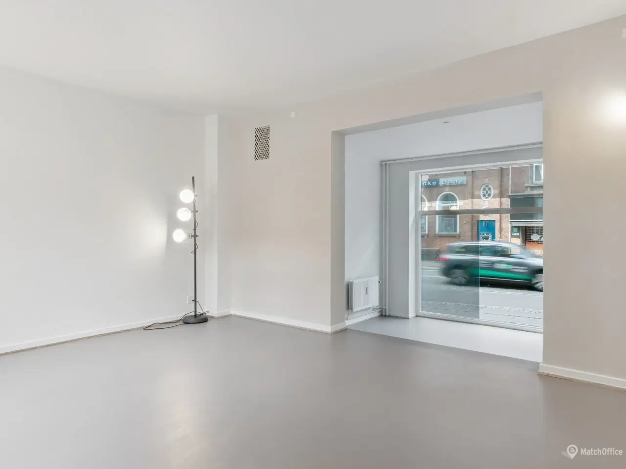 Billede 10 - Flot butik/klinik/Coffee shop med store facadevinduer –