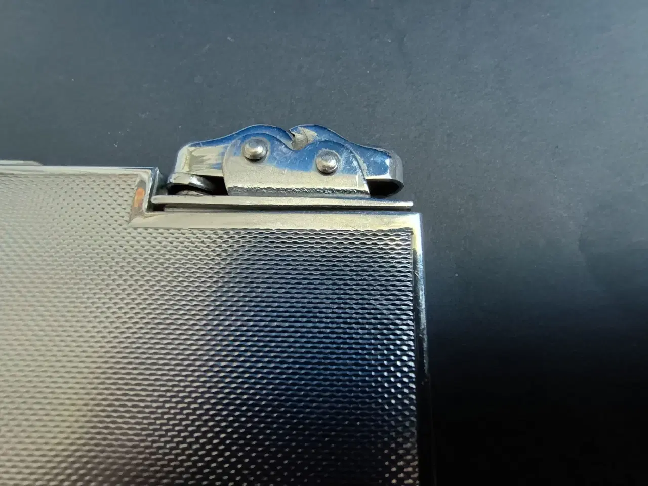 Billede 3 - Gammel cigaret dåse med benzinlighter 