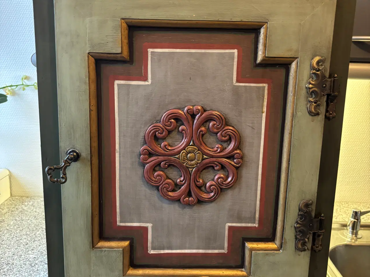 Billede 1 - Hængeskab, Tobaksskab